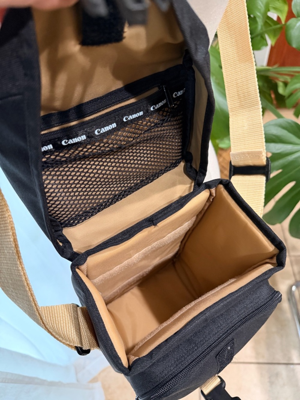 Canon Camera Bag Crossbody Black Tan Adjustable Strap Compact Case - Picture 6 of 8